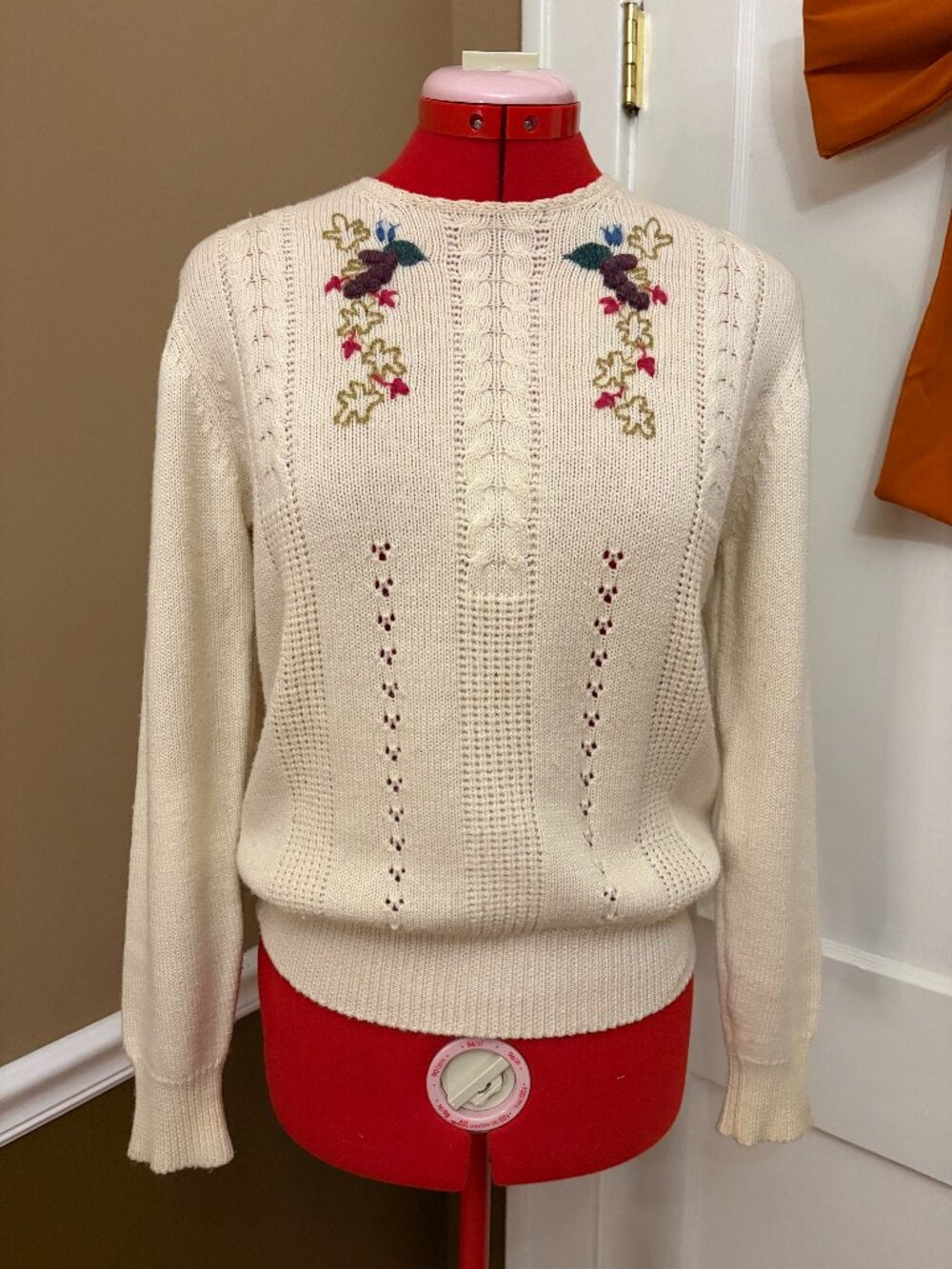 Acorn Sweater with hand embroidered fall motif - Size Medium